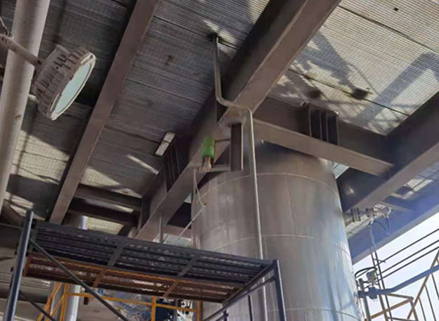 Na-22放射性儀表 多晶硅生產(chǎn)裝置儲(chǔ)罐測(cè)控現(xiàn)場(chǎng)(圖2)