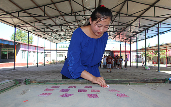 2016年公司舉行拓展培訓(xùn)活動(dòng)合影留念(圖6)